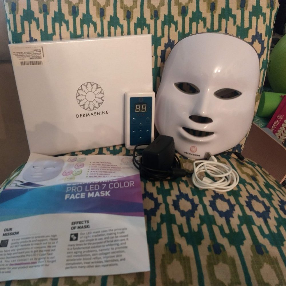 Dermashine PRO 7 LED Face Mask
